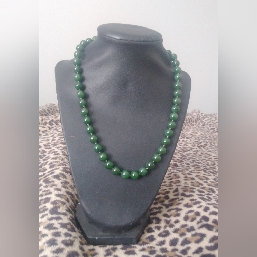 Vintage Necklace Green Jadeite Nephrite 1940s Knotted 14k Clasp - Picture 2 of 8